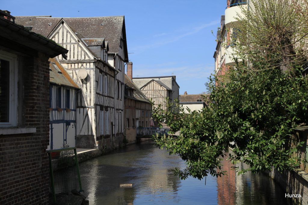Un bras de l’Eure à Louviers, une visite incontournable au fil de l’eau en Normandie