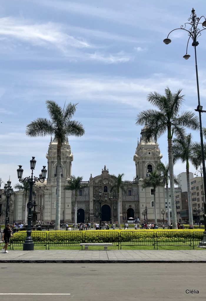 Cathédrale de Lima sur la Plaza Mayor, un incontournable à voir à Lima