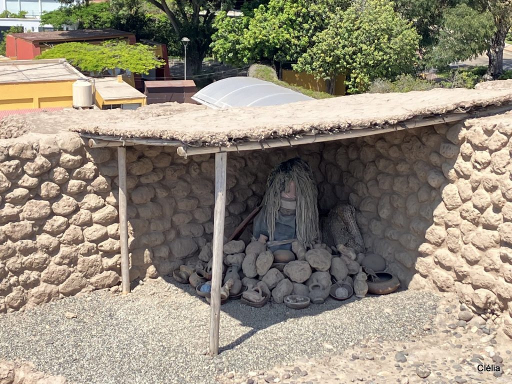 Reconstitution d’un paquet funéraire exposée à Huaca Huallamarca à Lima – site archéologique incontournable à découvrir pour savoir que voir à Lima

