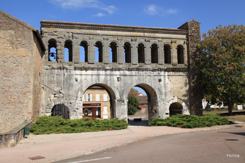 Porte Saint-André à Autun, vestige des remparts antiques