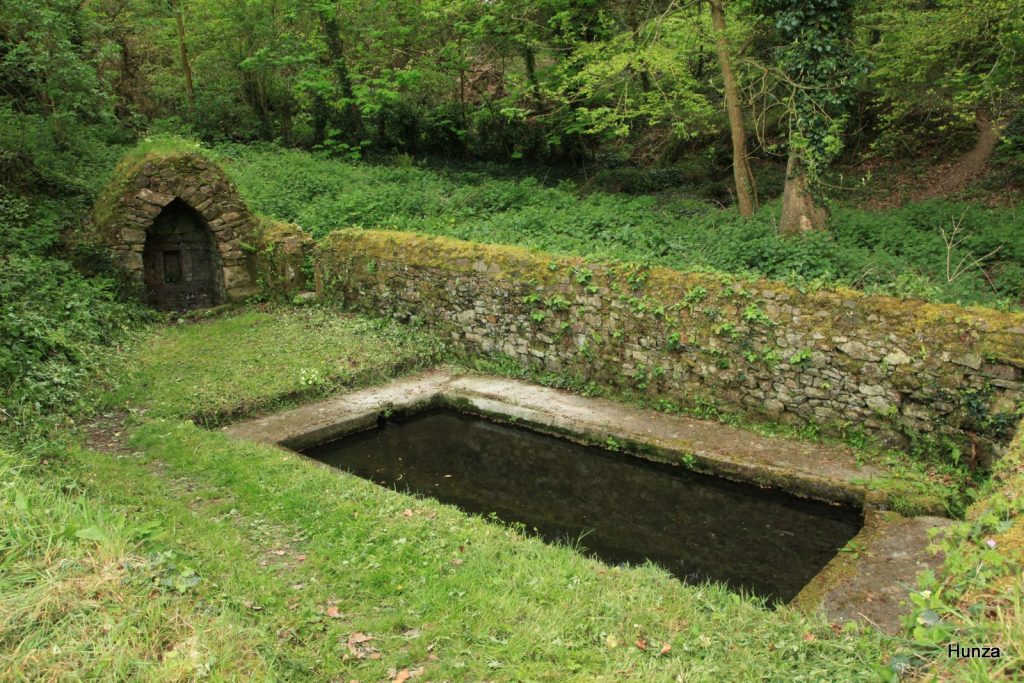 Fontaine Golven à Lanloup sur le parcours GR34