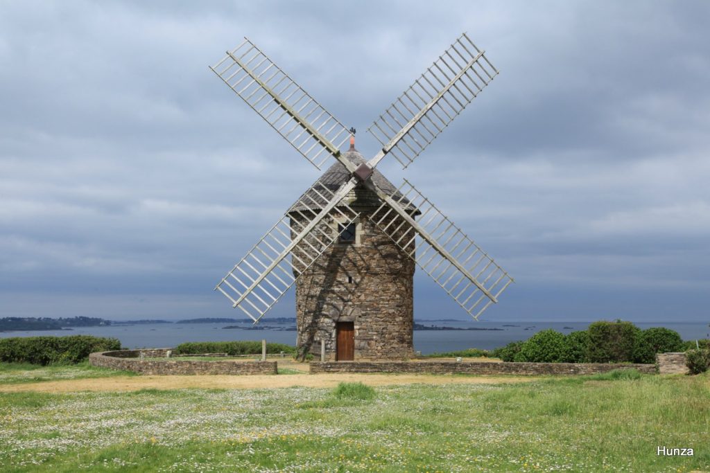 Moulin de Craca restauré sur le GR34