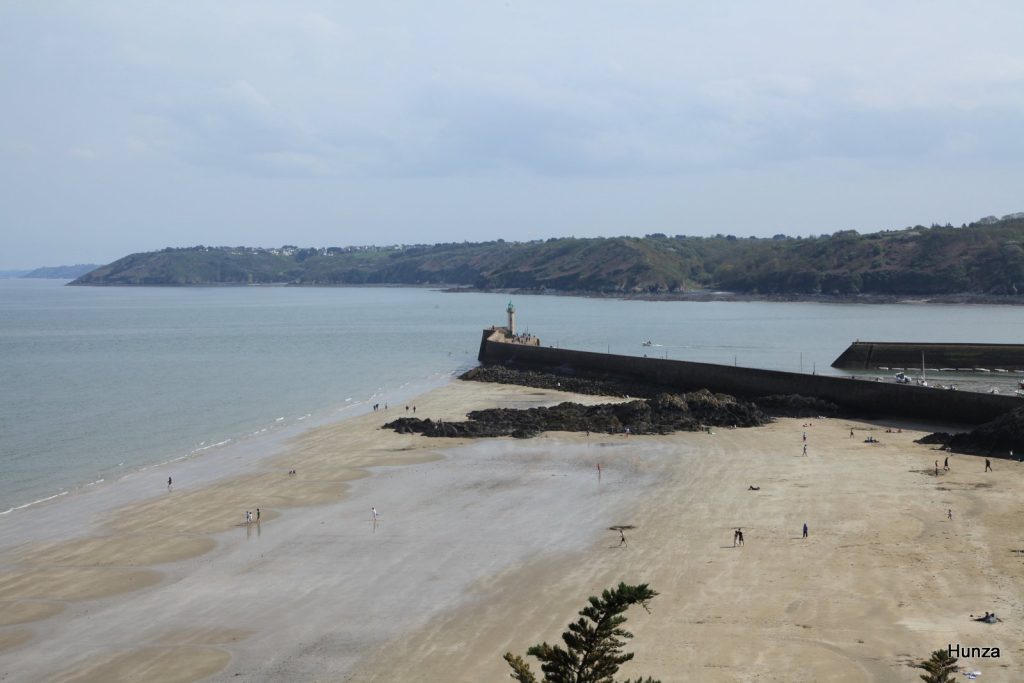 Plage de l'avant-port de Binic sur le GR34