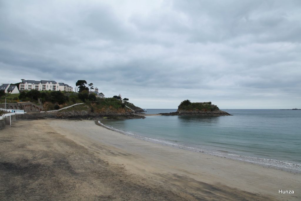 Plage et île de la Comtesse à St-Quay Portrieux sur le GR34