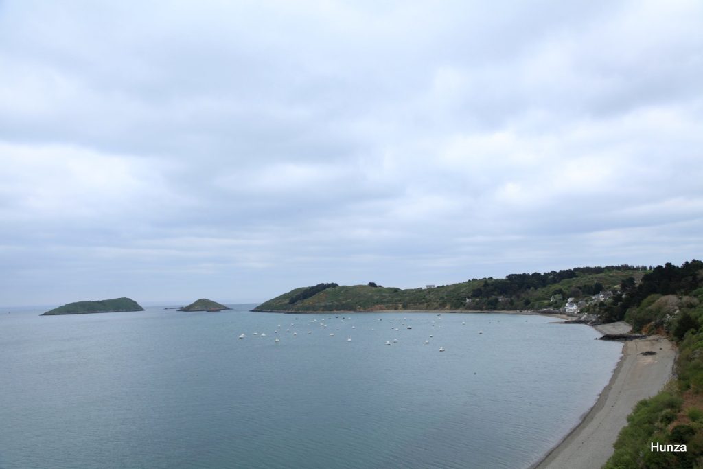 Paysage côtier depuis la Pointe de Bilfot sur le GR34