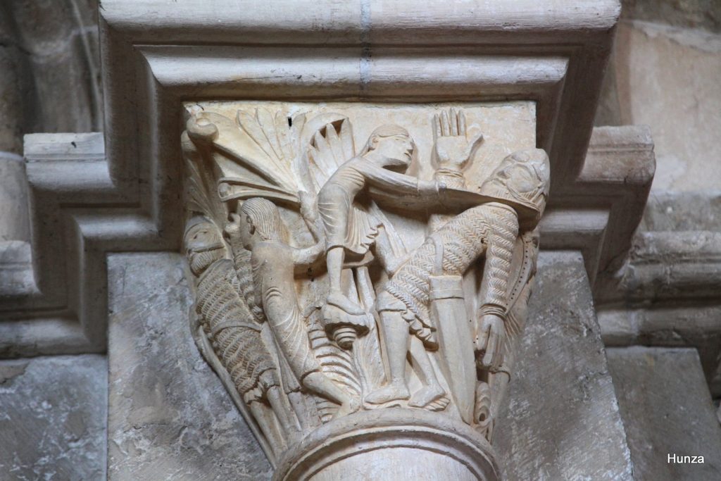 Chapiteau sculpté représentant la lutte de David contre Goliath dans la basilique de Vézelay