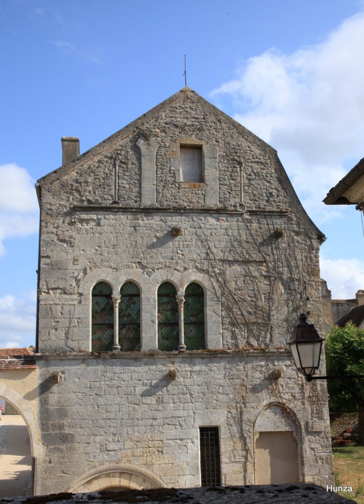 Edifice roman qui faisait partie du couvent des Ursulines à Vézelay