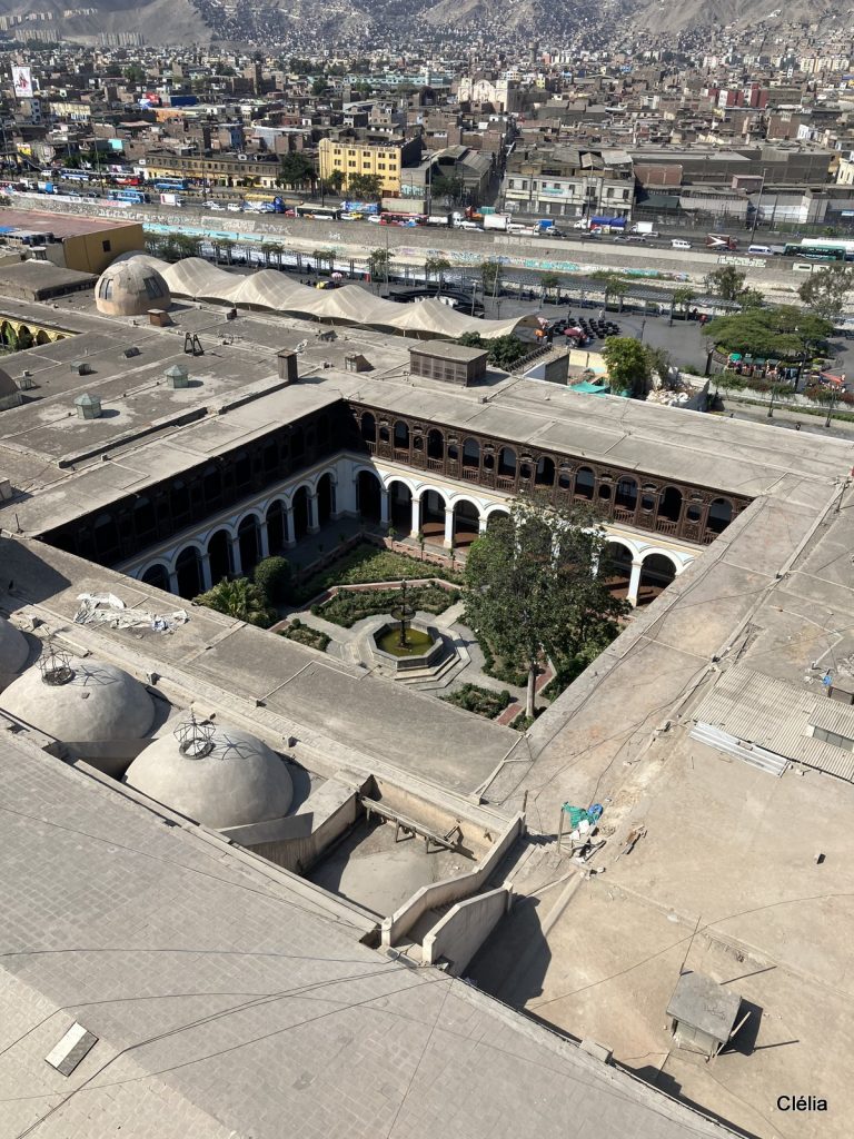 Vue panoramique de Lima depuis le clocher de l’église San Domingo – que voir à Lima