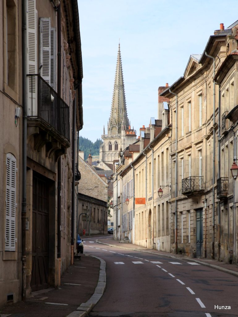 Clocher de la cathédrale d’Autun vu depuis la rue Saint-Antoine