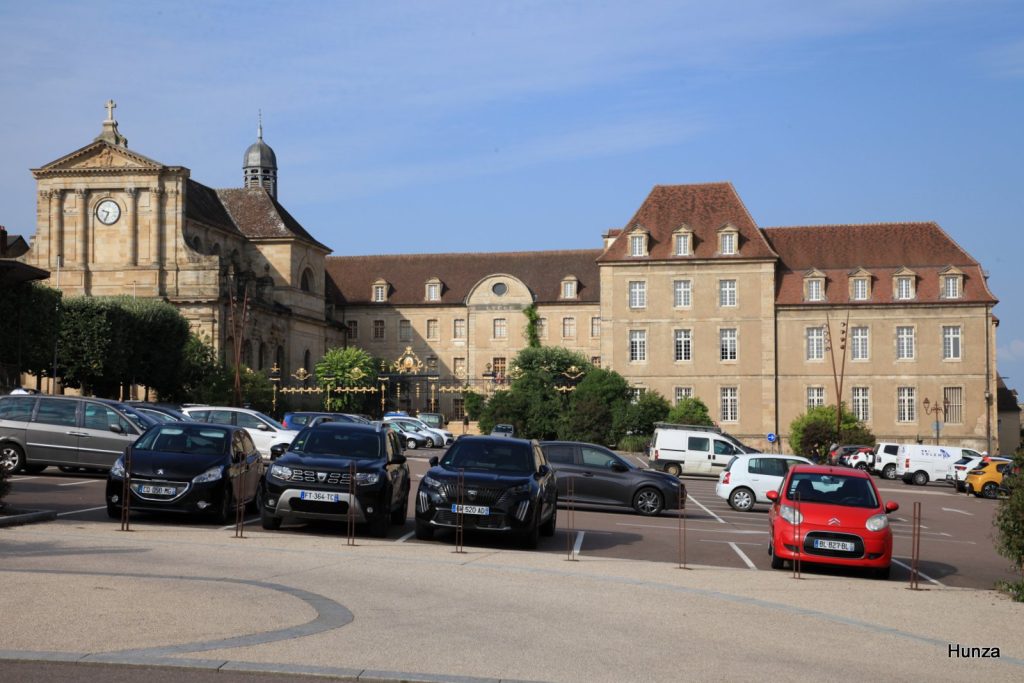 Bâtiment du Lycée Bonaparte sur la place du Champ de Mars d’Autun