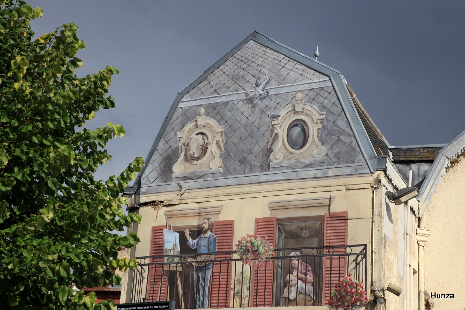 Une des vingt fresques qui ornent les murs de Moulins-Engilbert