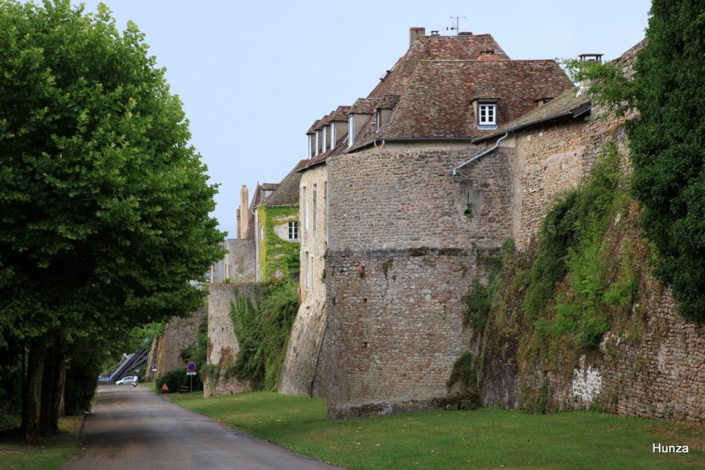 Remparts gallo-romains d’Autun vus depuis le boulevard Mac Mahon