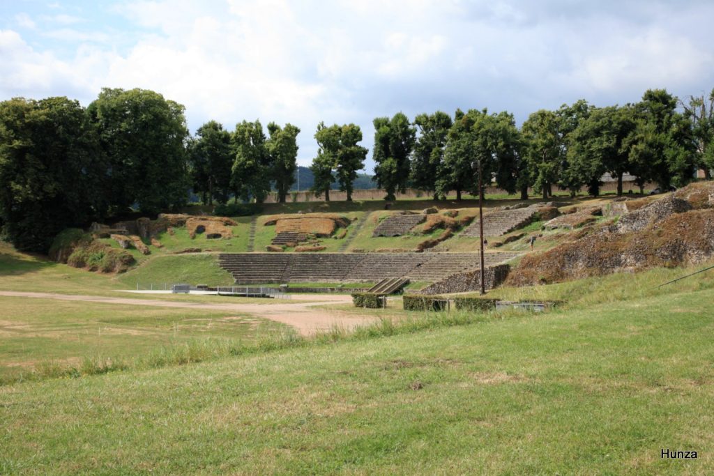 Vue d’ensemble du théâtre romain d’Autun