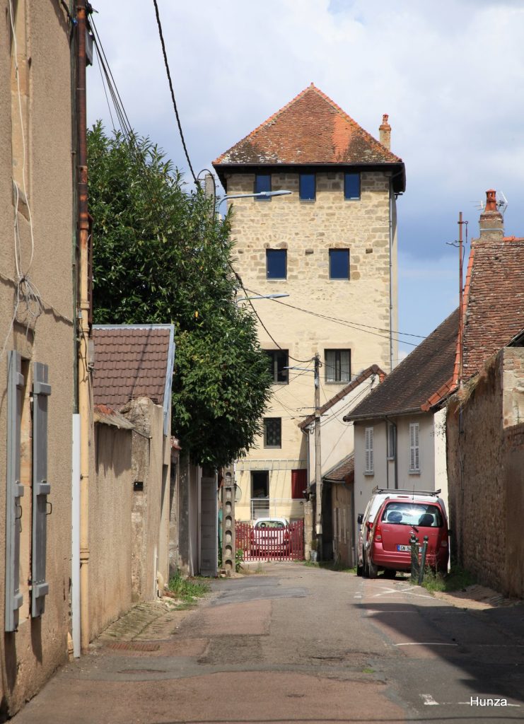 Vue de la Tour de la Bondue, monument historique d’Autun en Bourgogne