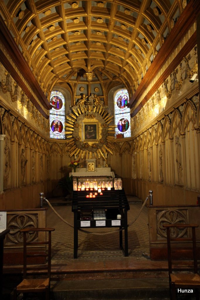Chapelle Boituset avec sa voûte à caissons dans la cathédrale Saint-Jean de Besançon