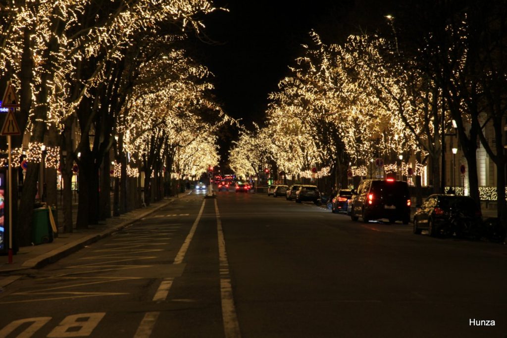 Illuminations de Noël Paris, avenue Montaigne