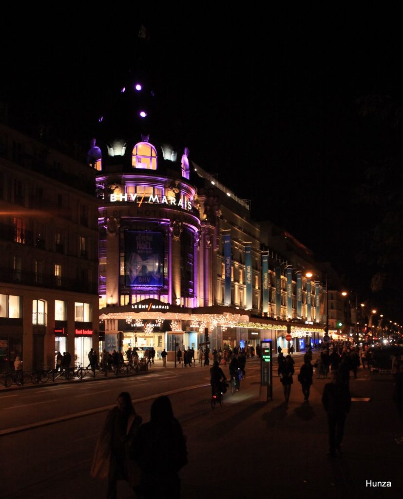 Illuminations de Noël Paris, BHV Marias place de l'Hôtel de Ville