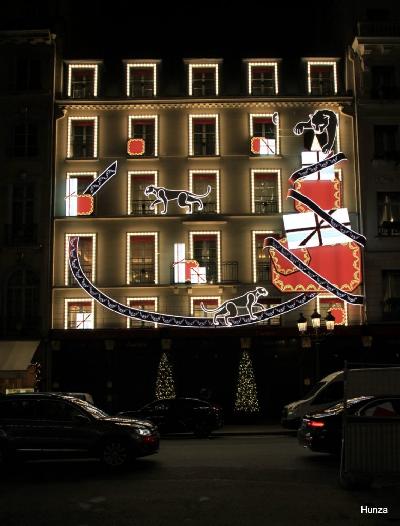Paris, illuminations de Noël sur la maison Cartier rue de la Paix