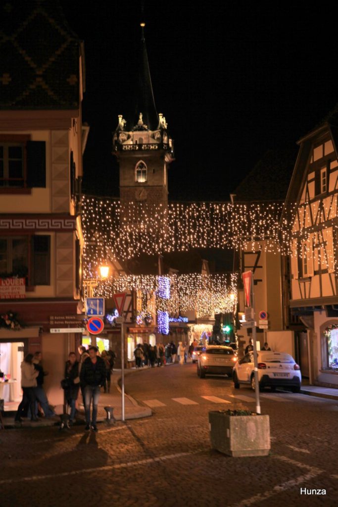 Illuminations de Noel dans la rue Sainte Odile à Obernai