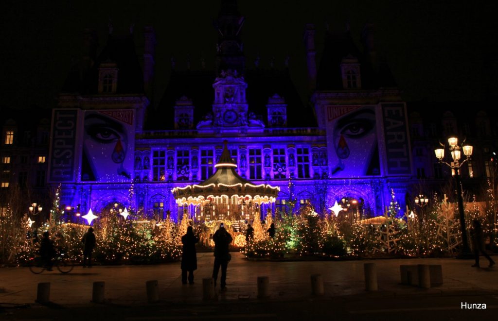 Parvis de l'Hôtel de Ville de Paris transformé en foret enchantée pour la période de Noël