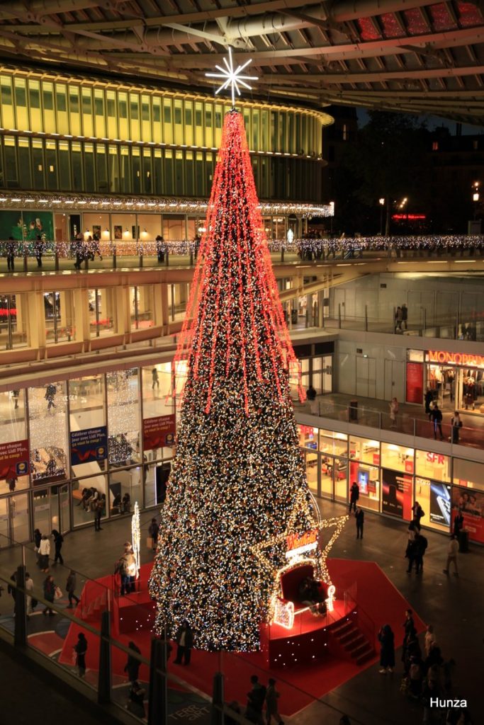 Sapin de Noël au Forum des Halles de Paris