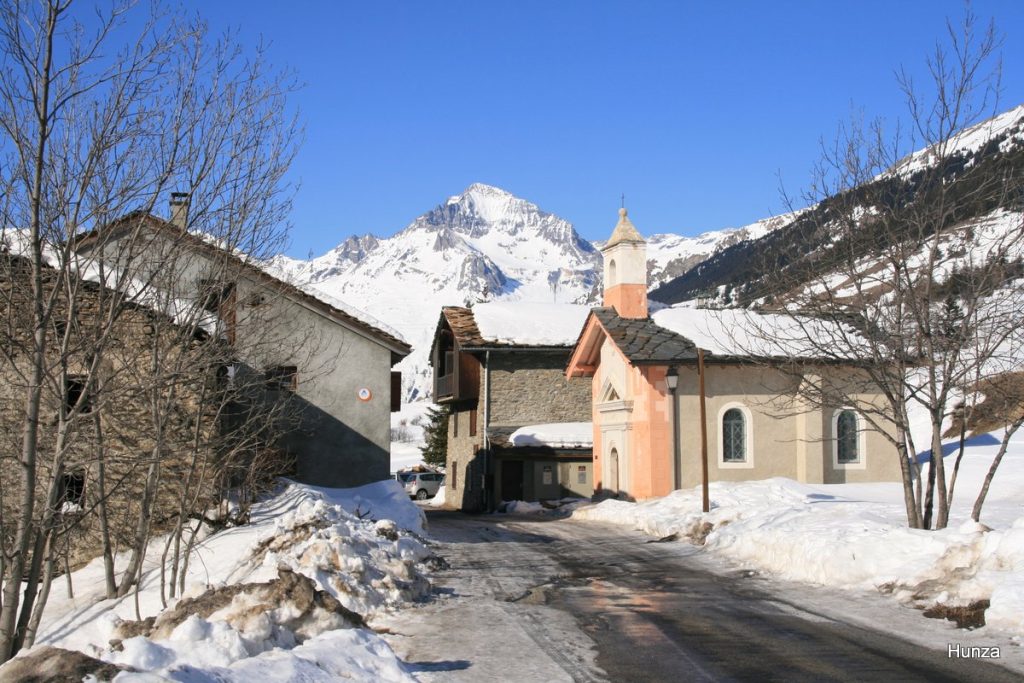 Chapelle du Sacré-Cœur située dans le hameau des Champs qui est proche de la gare de départ du télécabine du Vieux-Moulin