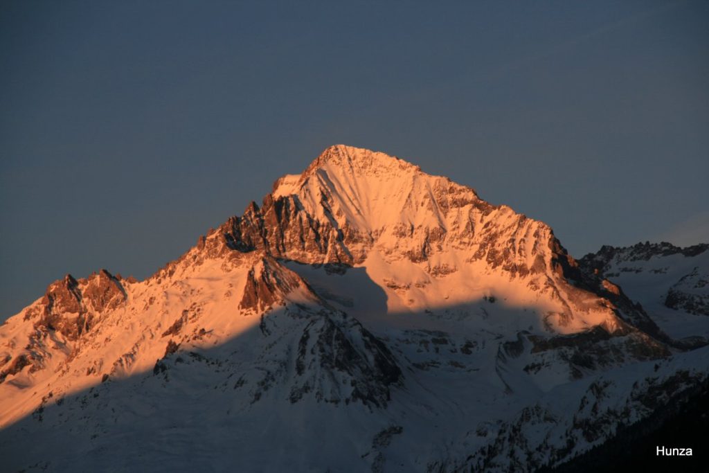 La Dent Parrachée vue depuis Val Cenis au lever du jour
