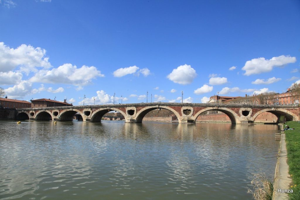Pont neuf franchit la Garonne à Toulouse