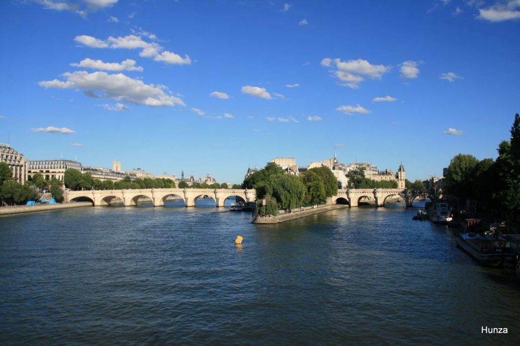 Pont Neuf et square du Vert-Galant sur l’Île de la Cité, Paris