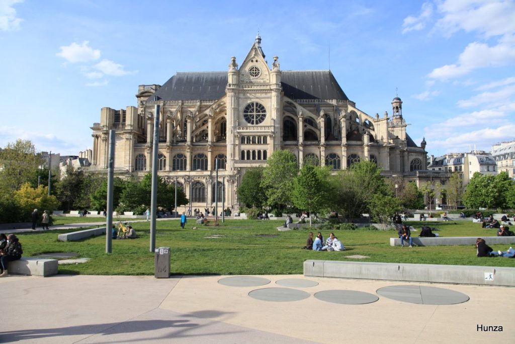 Façade de l’église Saint-Eustache près des Halles, Paris