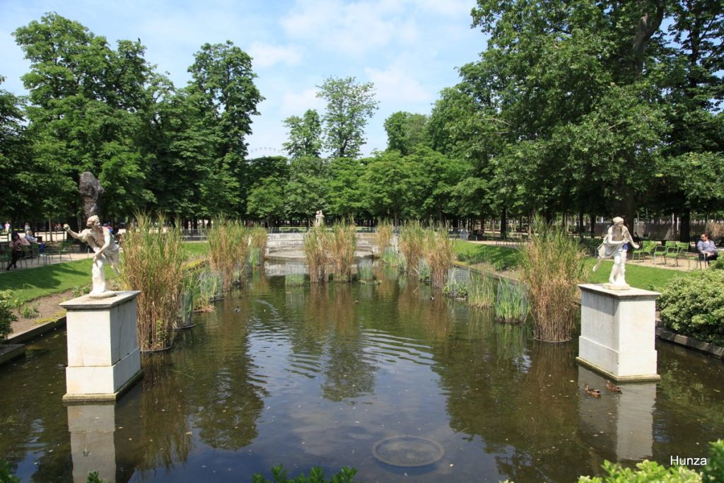 Exèdre dans le jardin des Tuileries, Paris