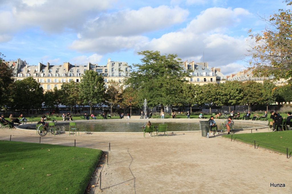 Petit bassin du côté nord au jardin des Tuileries, Paris