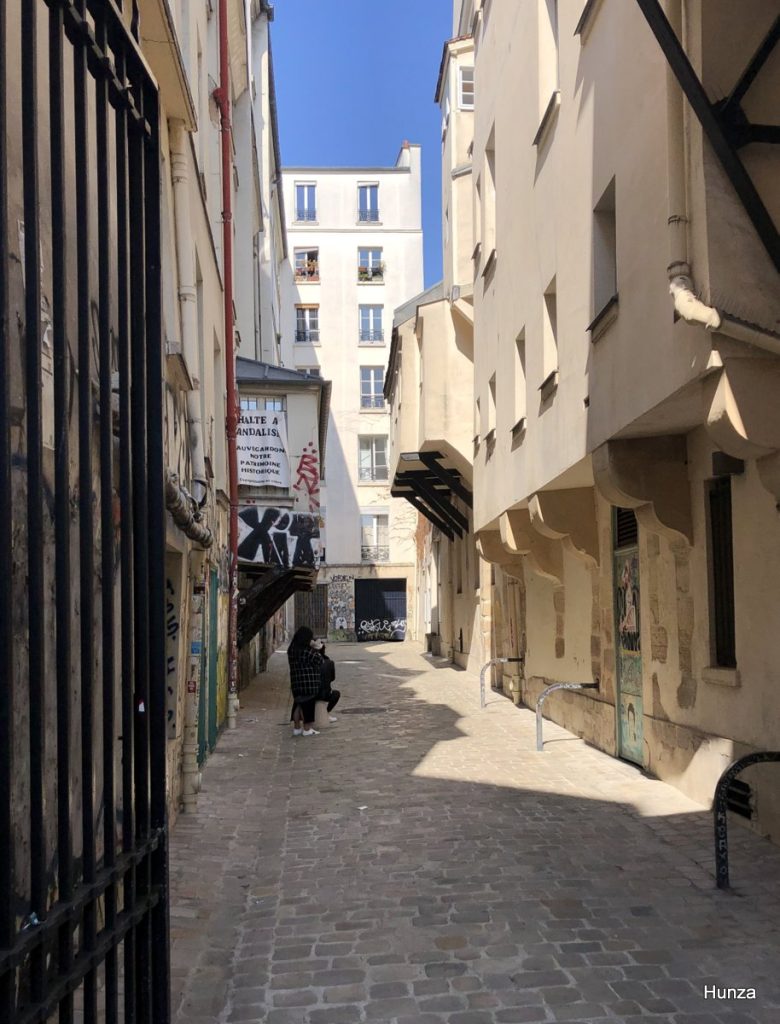 Impasse des Arbalétriers à Paris avec maisons en encorbellement du XVIIe siècle