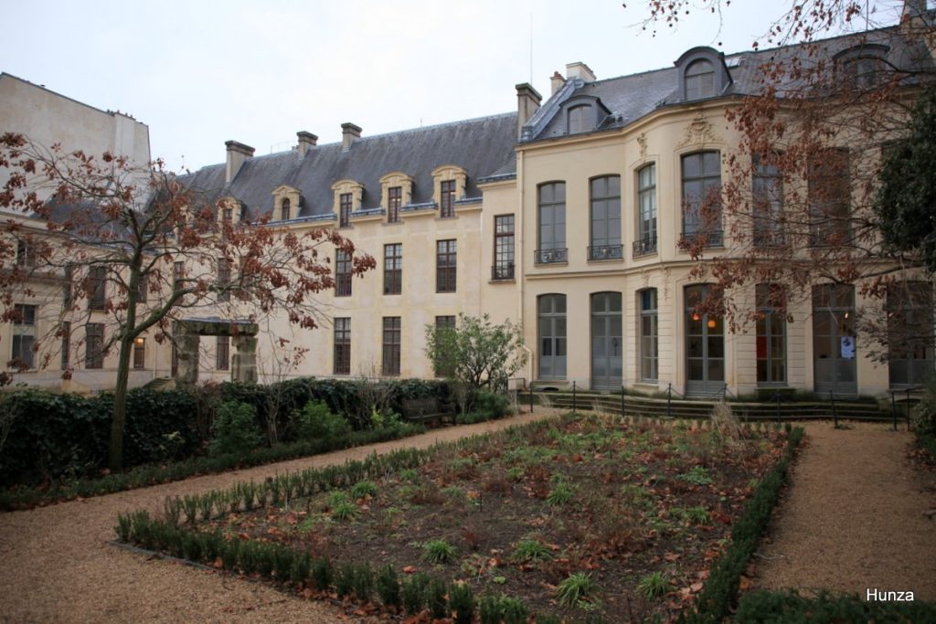 Hôtels de Jaucourt et de Fontenay vus depuis les jardins des Archives Nationales à Paris