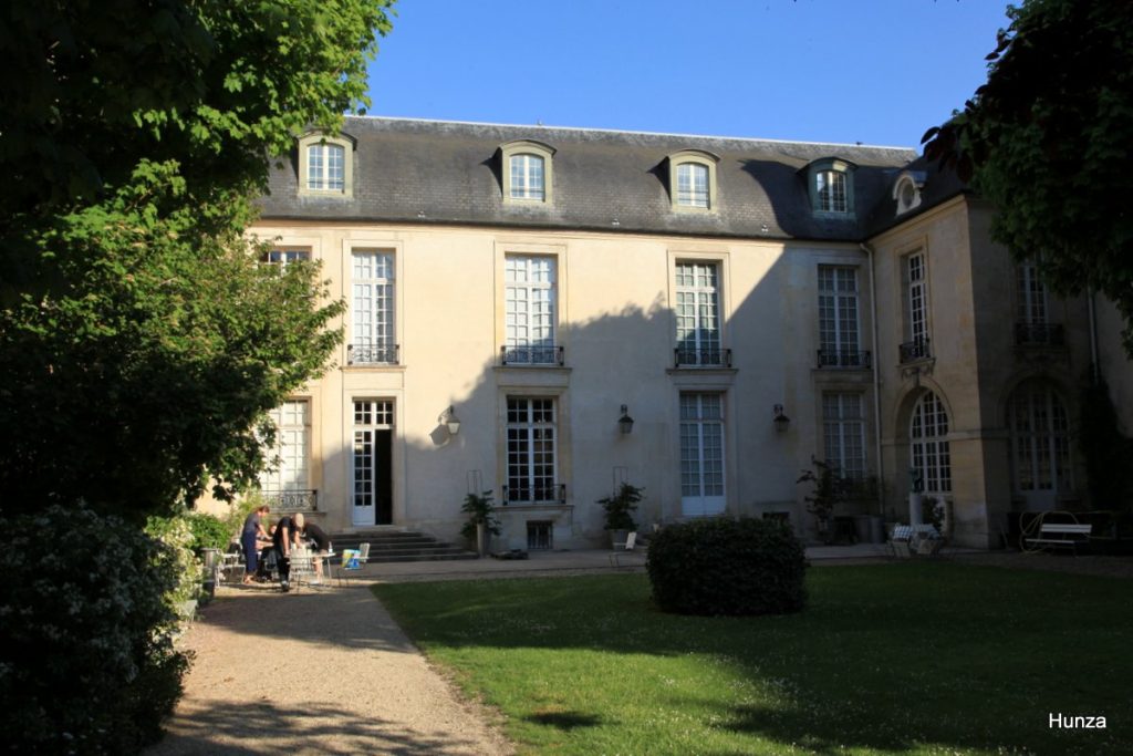 Hôtel de Marle, siège de l’Institut suédois dans le Marais, vu depuis la rue Elzévir à Paris