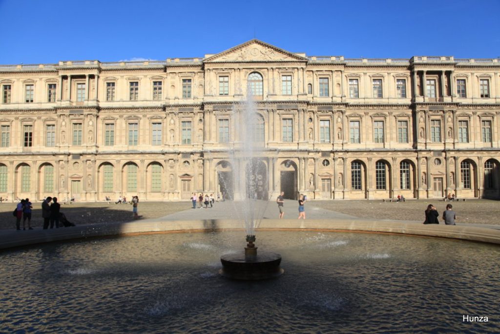 Cour carrée du Louvre et façade est, Paris