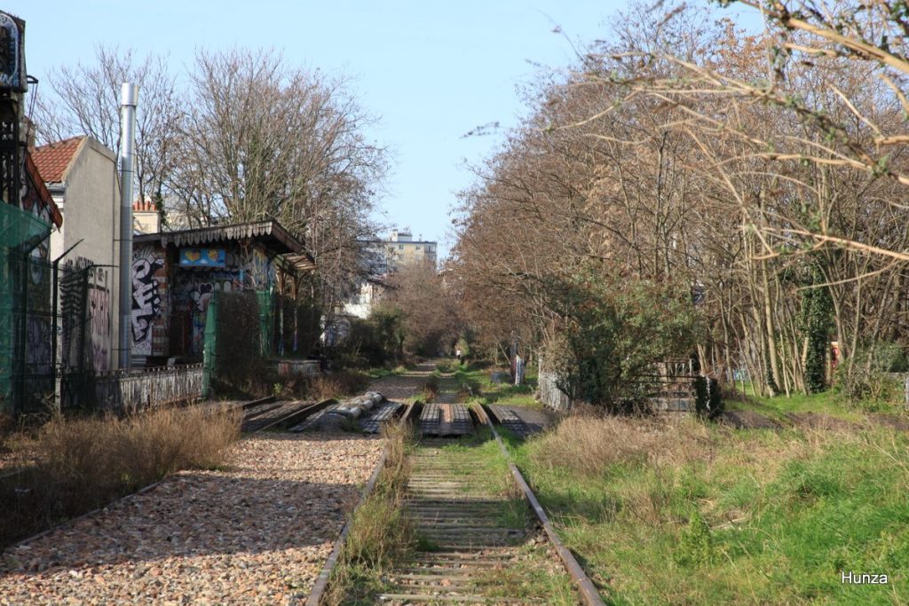 Ancienne gare de la rue d'Avron sur la petite ceinture qui traverse le 20e arrondissement de Paris