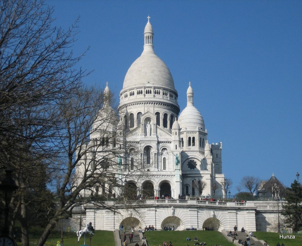 Basilique du Sacré-Cœur sur la butte Montmartre dans le 18e arrondissement de Paris