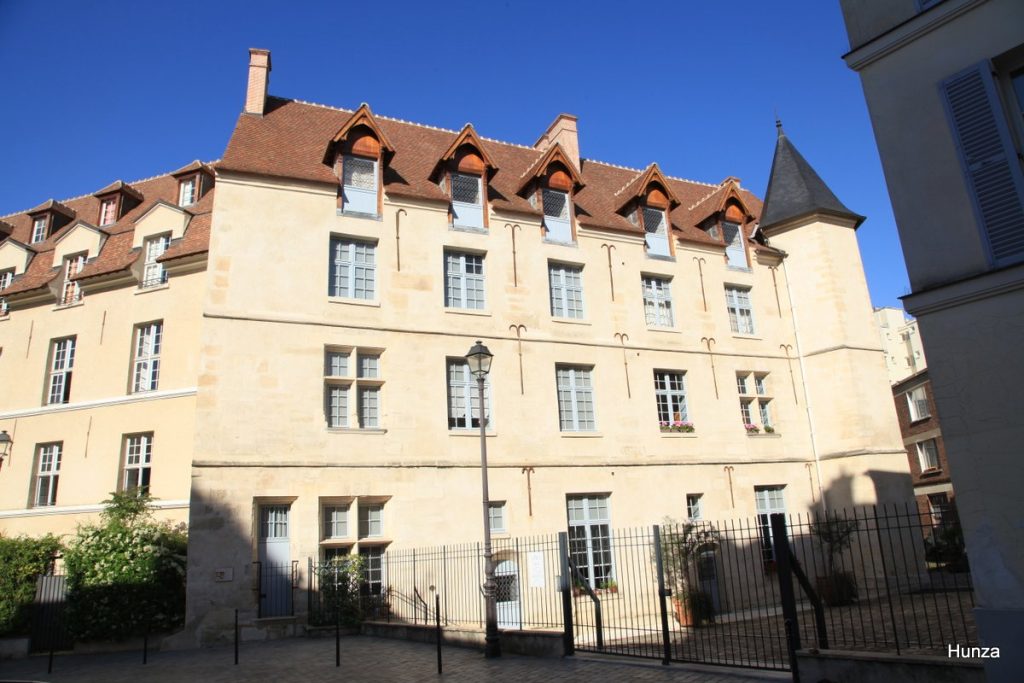 Château de la Reine Blanche rue Gustave-Geffroy à Paris 13e