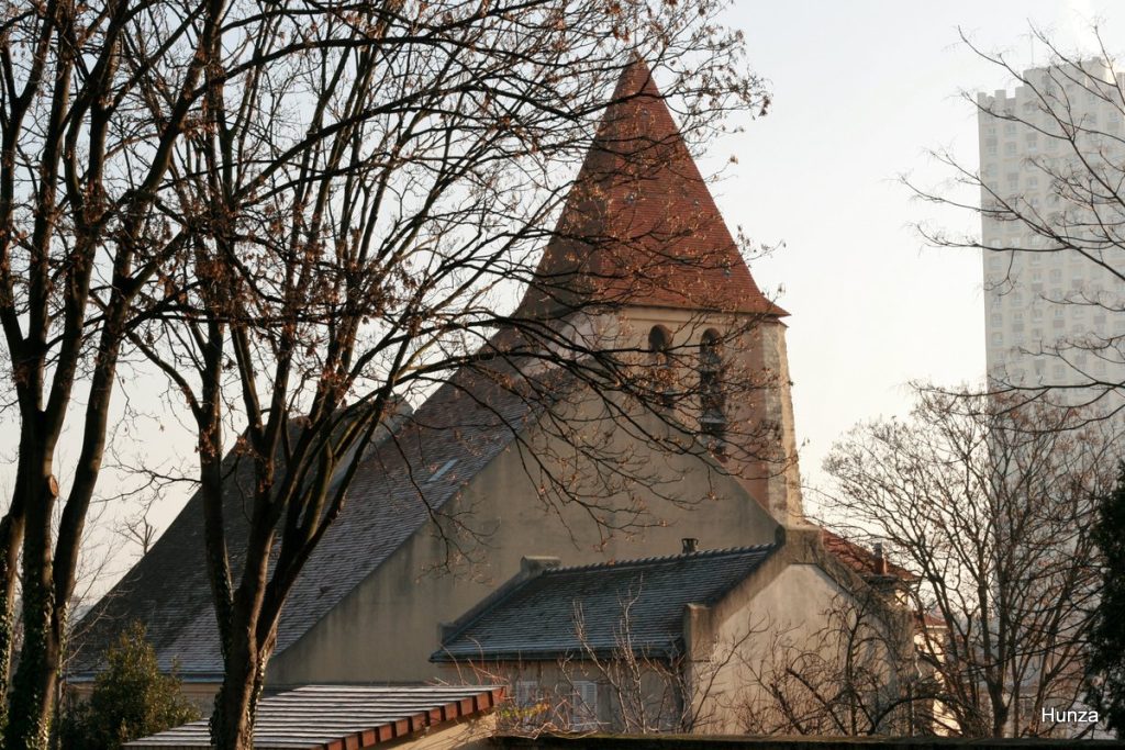 Eglise Saint-Germain de Charonne vue depuis le cimetière de Charonne