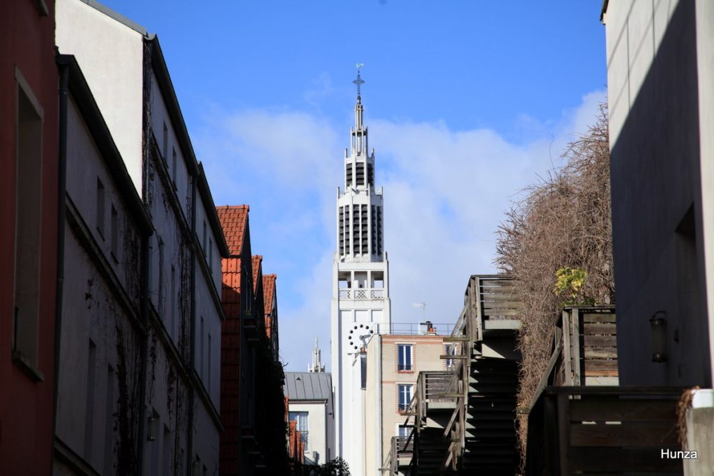 Clocher de l’église Saint-Jean-Bosco dans le 20e arrondissement de Paris