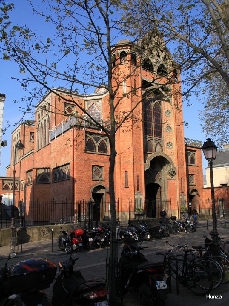 Église Saint-Jean-l’Évangéliste de Montmartre sur la place des Abbesses