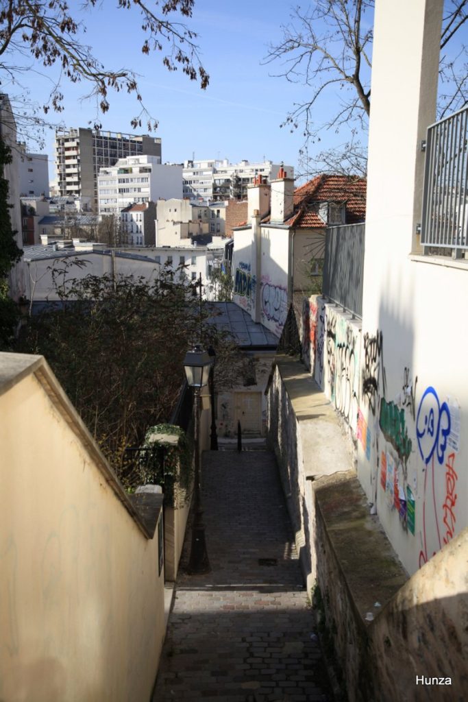 Les escaliers de la rue Fernand Raynaud à Paris 20e, quartier de Ménilmontant