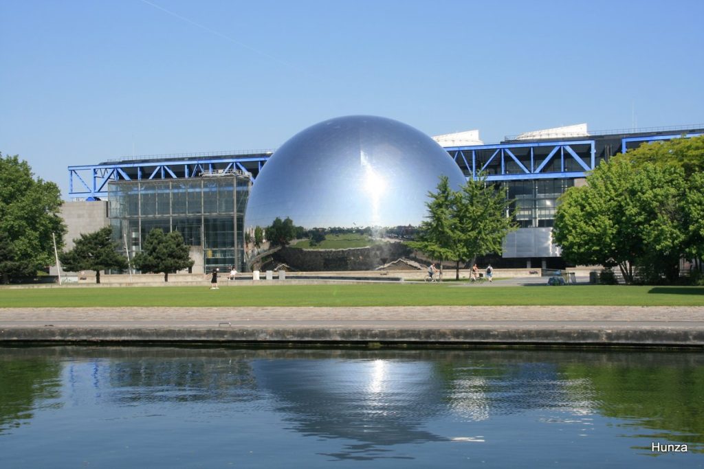 La Géode et la Cité des sciences, parc de la Villette (Paris 19e)