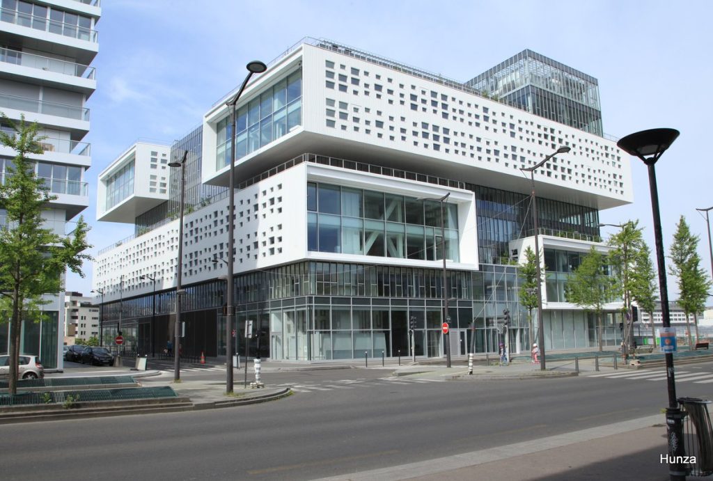 Immeuble T6 Panorama Airtime construit au-dessus des voies ferrées