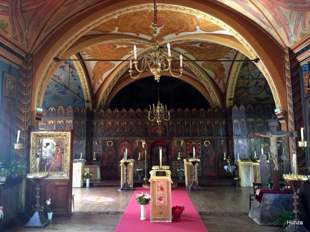 Intérieur de l’église Saint-Serge de Radonège