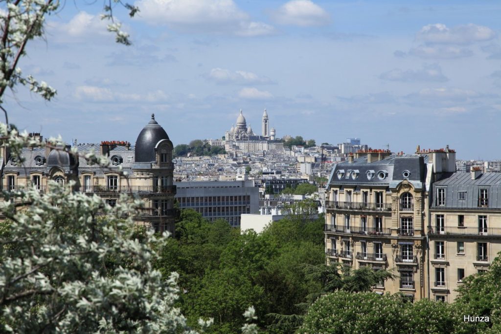 Butte Montmartre vue depuis le temple de la Sybille aux Buttes-Chaumont