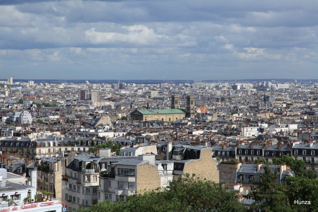 Panorama depuis la Butte Montmartre vers l’église Saint-Vincent-de-Paul à Paris