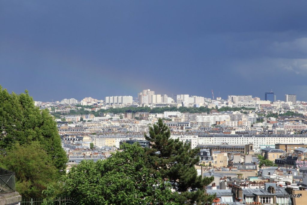 Vue sur la colline de Belleville depuis le parvis du Sacré-Cœur à Montmartre