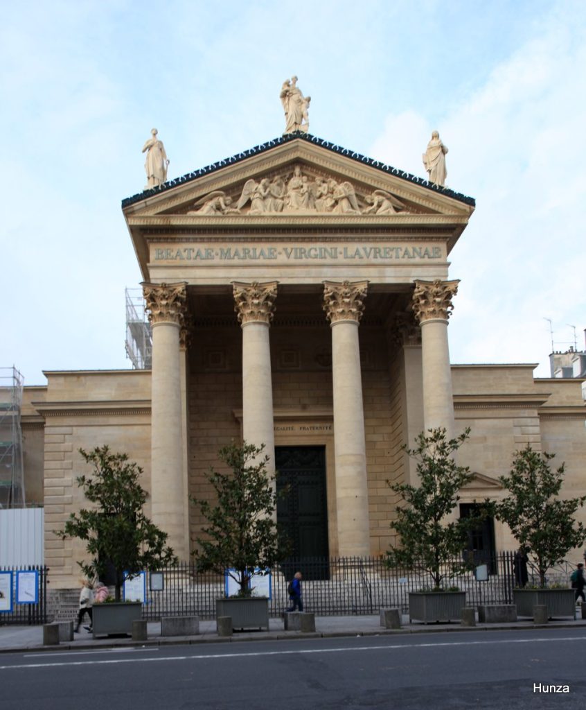 Façade de l'église Notre-Dame-de-Lorette donnant sur la rue Laffitte à Paris